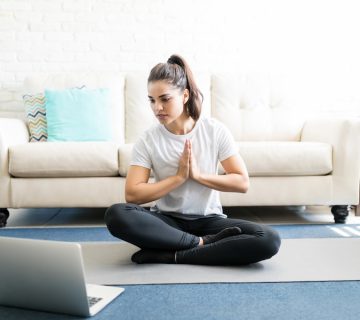 yogaonlinee 360x320 - یوگا آنلاین