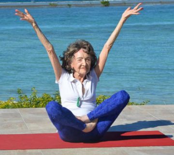 yoga old 360x320 - زوال عقل