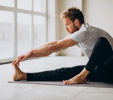 man practicing yoga mat home 1303 26981 360x320 - یوگای آقایان 1